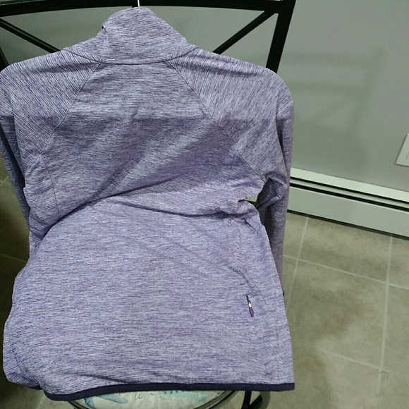 Under armour shirt - Picture 3 of 4